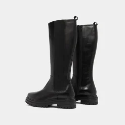 Bottes à bouts ronds et semelles crantée...