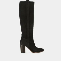 Bottes à hauts talons et bouts pointus