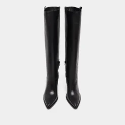 Bottes à hauts talons et bouts pointus