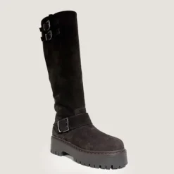 Bottes à sangles et semelles crantées