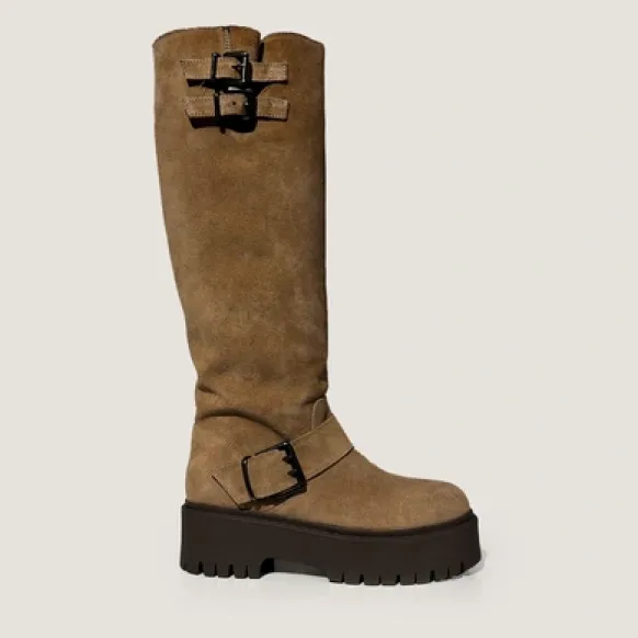 Bottes à sangles et semelles crantées