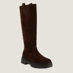 Bottes à semelles crantées