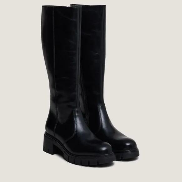 Bottes à semelles crantées