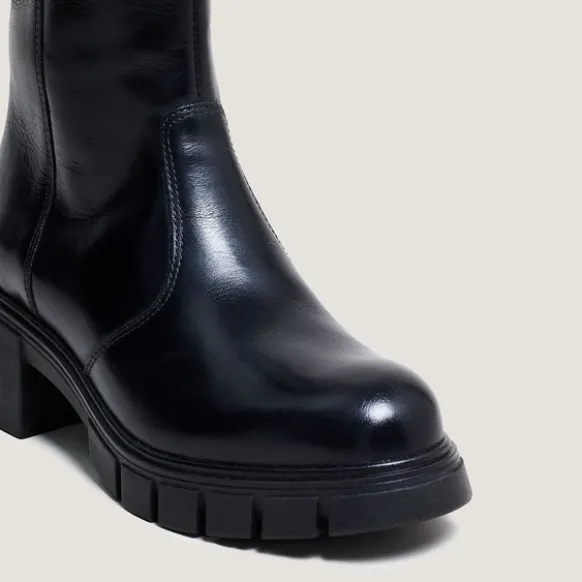 Bottes à semelles crantées