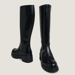 Bottes à semelles crantées