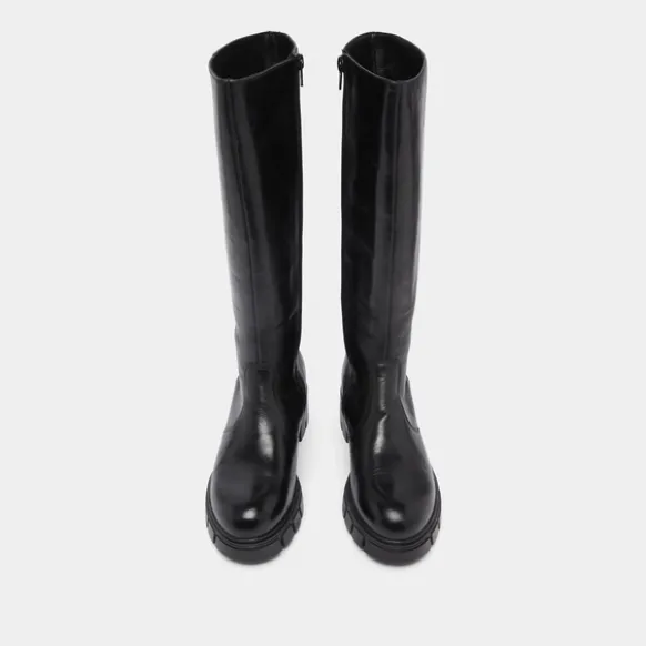 Bottes à semelles crantées