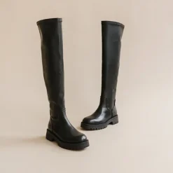 Bottes à semelles crantées