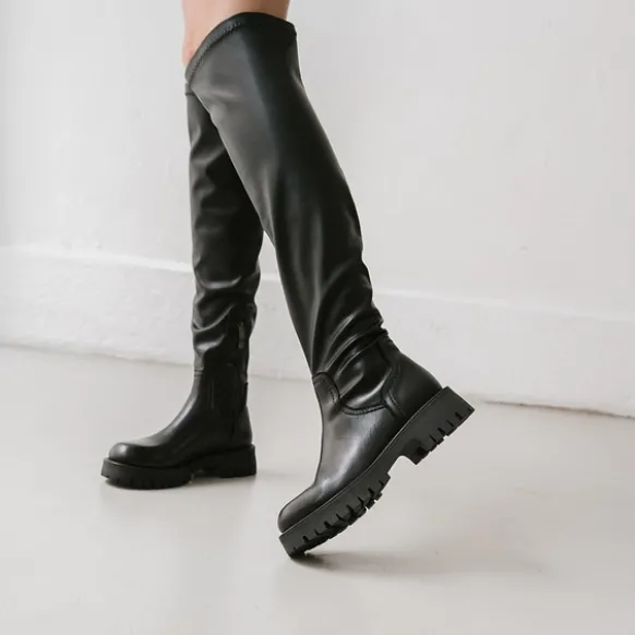 Bottes à semelles crantées