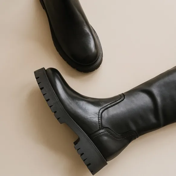 Bottes à semelles crantées
