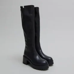 Bottes à semelles crantées