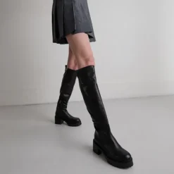 Bottes à semelles crantées