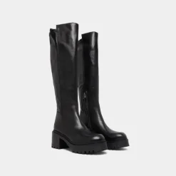 Bottes à semelles crantées