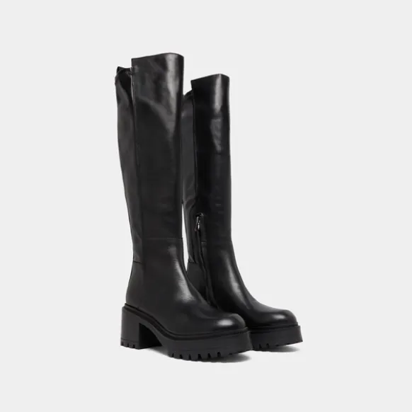 Bottes à semelles crantées