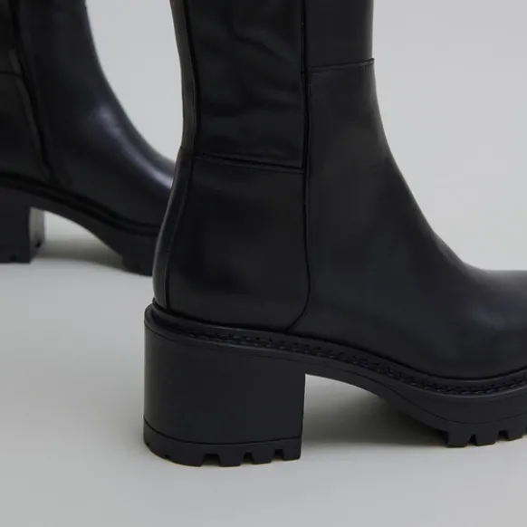 Bottes à semelles crantées