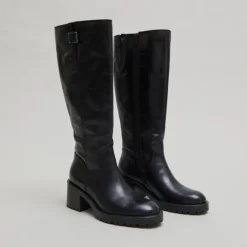Bottes à semelles crantées