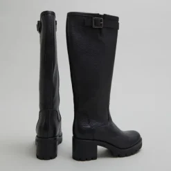 Bottes à semelles crantées et boucles