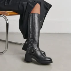 Bottes à semelles épaisses et boucles la...