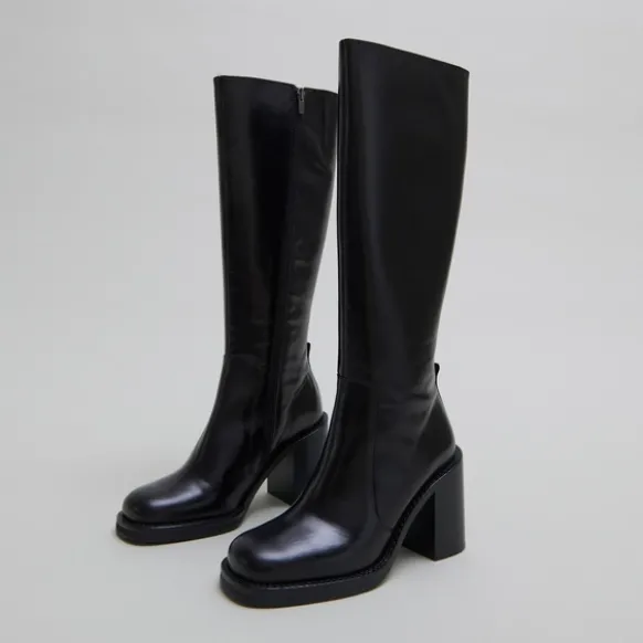 Bottes à talons débordants