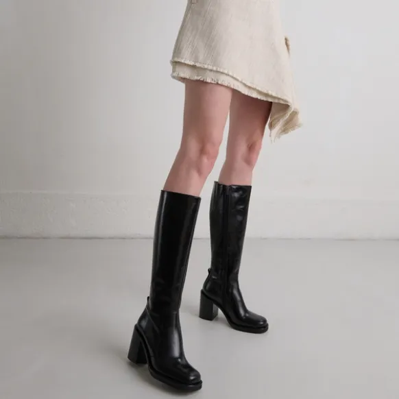 Bottes à talons débordants