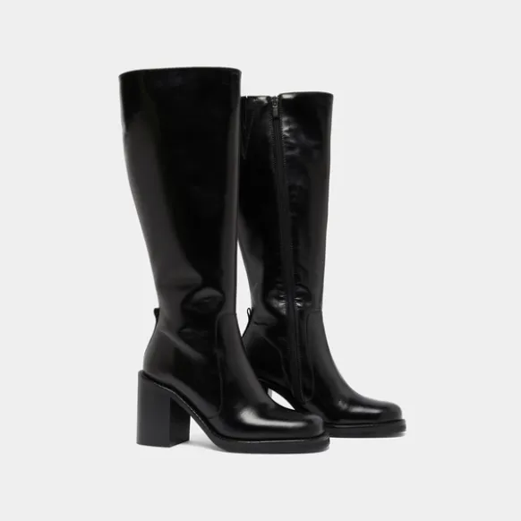 Bottes à talons débordants