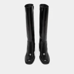 Bottes à talons débordants