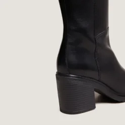 Bottes à talons et à bouts ronds