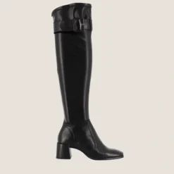 Bottes à talons et boucles