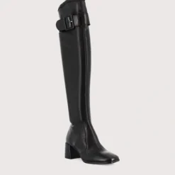 Bottes à talons et boucles