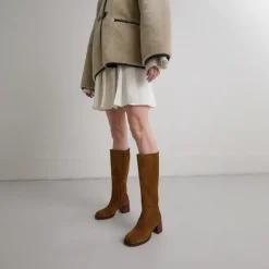 Bottes à talons et bouts arrondis