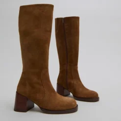Bottes à talons et bouts arrondis