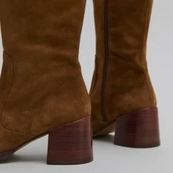 Bottes à talons et bouts arrondis