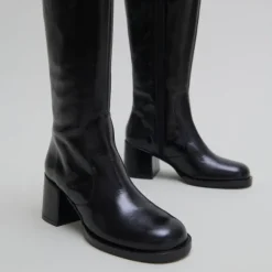 Bottes à talons et bouts arrondis