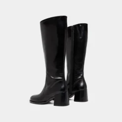 Bottes à talons et bouts arrondis