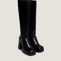 Bottes à talons et bouts carrés