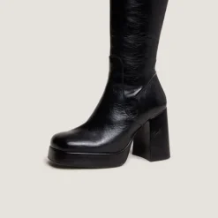 Bottes à talons et bouts carrés