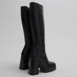 Bottes à talons et bouts carrés