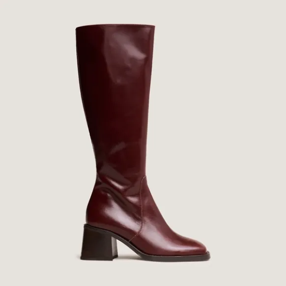 Bottes à talons et bouts carrés