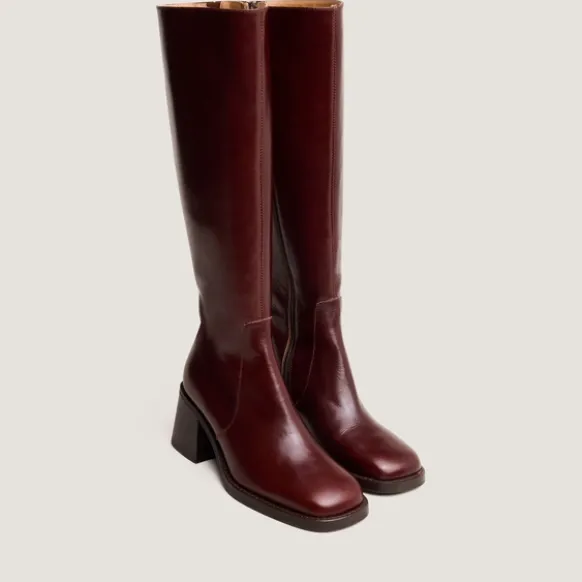 Bottes à talons et bouts carrés