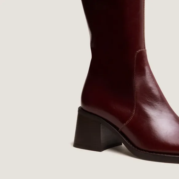 Bottes à talons et bouts carrés