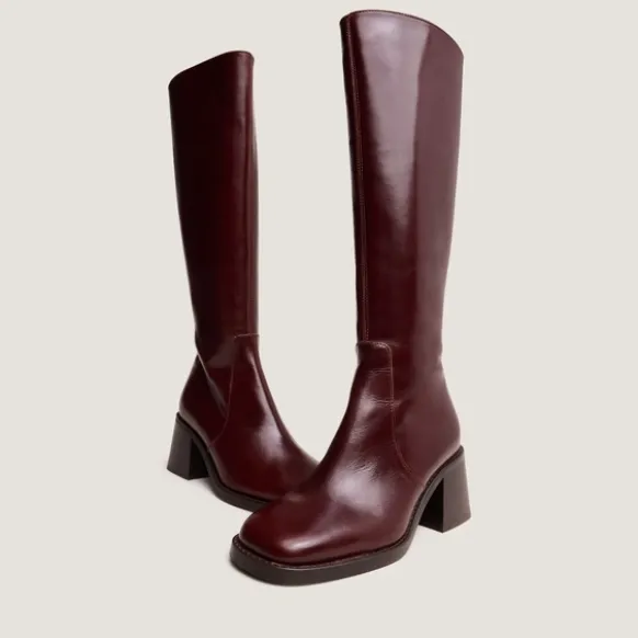 Bottes à talons et bouts carrés