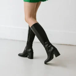 Bottes à talons et bouts carrés