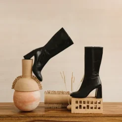 Bottes à talons et bouts carrés