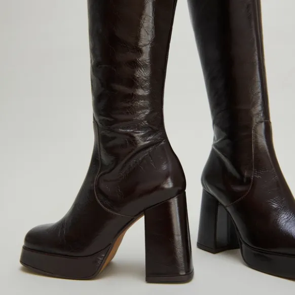 Bottes à talons et bouts carrés