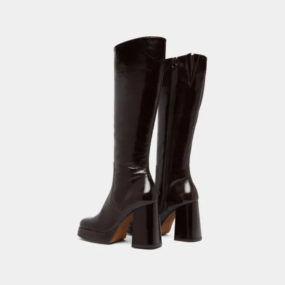 Bottes à talons et bouts carrés