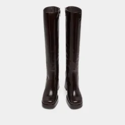 Bottes à talons et bouts carrés