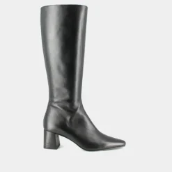 Bottes à talons et bouts pointus