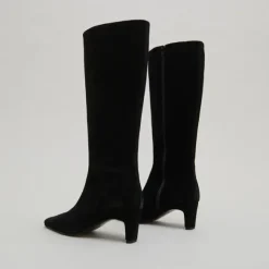 Bottes à talons et bouts pointus