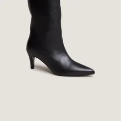 Bottes à talons et bouts pointus