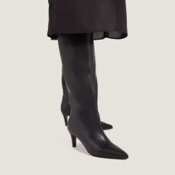 Bottes à talons et bouts pointus