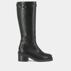 Bottes à talons et détails argentés
